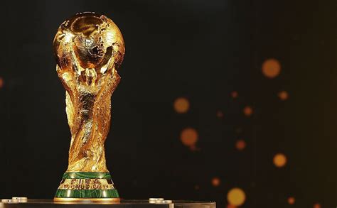 FIFA World Cup Trophy 的图像结果