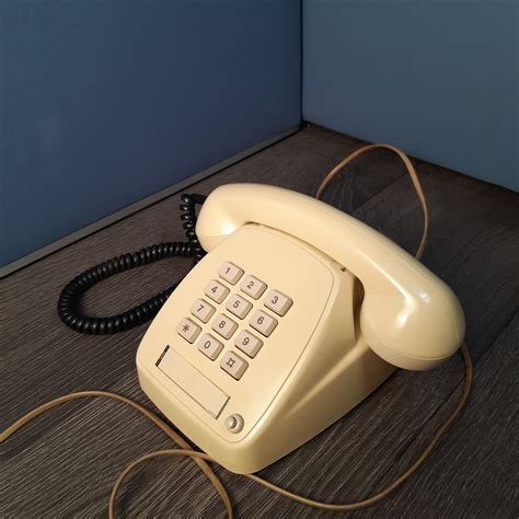 1990s Telephone