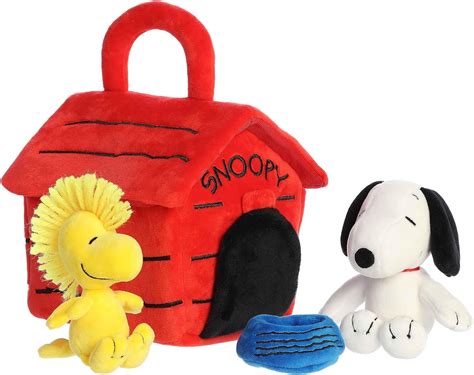 Amazon.com: Aurora® Adorable Peanuts® Snoopy's Dog House Playset ...