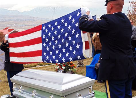 Who Receives the Burial Flag After a Veteran’s Funeral? - Real American ...
