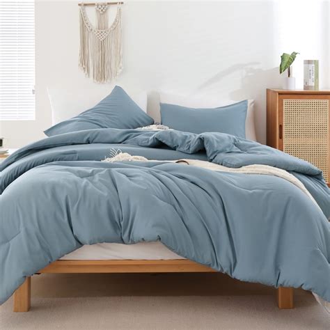 Amazon.com: Bedsure Light Blue Queen Comforter Set - 4 Pieces Pinch ...