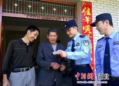 十堰一流浪汉“黑户”48年 民警圆他“身份梦”_新浪湖北_新浪网