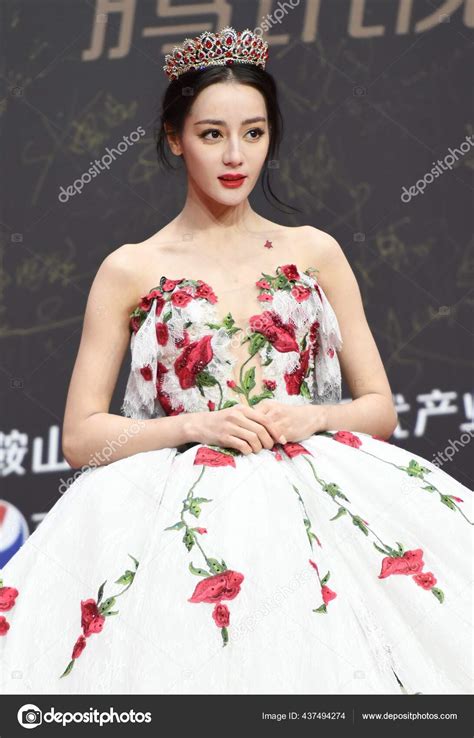 Chinese Actress Singer Model Uyghur Ethnicity Dilireba Dressing Amelia ...
