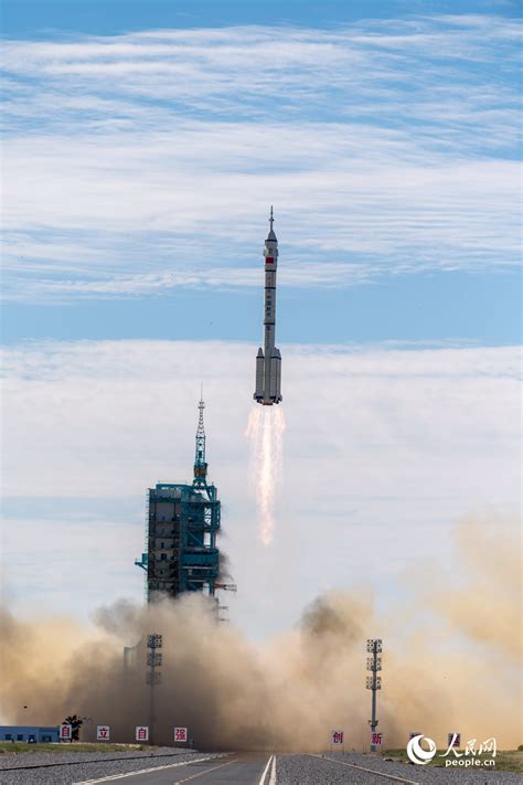 2003年10月15日，我国成功发射神舟五号载人飞船将杨利伟送入太空_中国载人航天官方网站