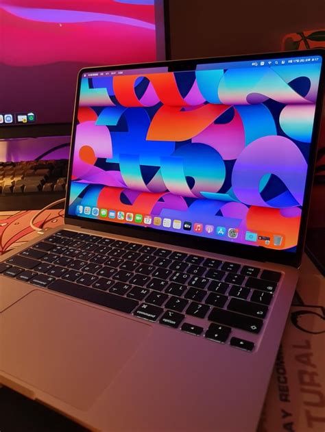 MacBook Starlight Color 的图像结果