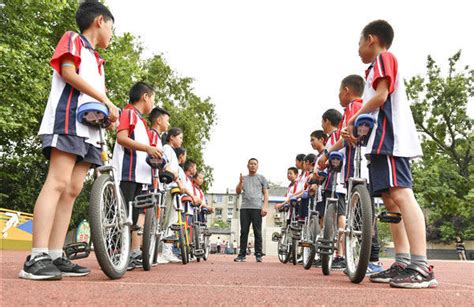 合肥：小学生们“骑”乐无穷 独轮车风靡校园-荔枝网图片
