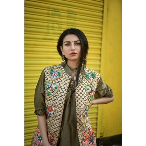 Sanam Ratansi in Silver Necklace – Sangeeta Boochra