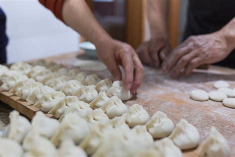 速冻饺子都是怎么制作的？实拍工厂生产流程，看完你还敢吃吗？_腾讯视频