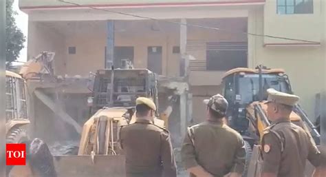 Umesh Pal murder case: Another aide of jailed mafia don-turned ...