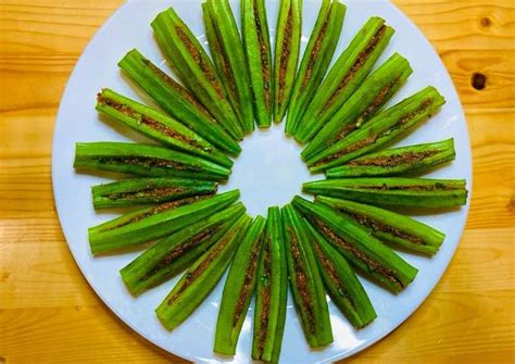 Gujarati style Bharwa Bhindi (Stuffed with peanuts and Besan) Recipe by ...
