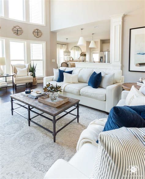 How To Decorate A Large Tall Wall In Living Room | Baci Living Room