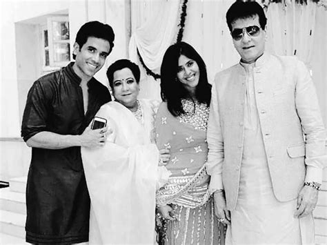 Unmissable pictures from Bollywood’s ‘King of Dance’ Jeetendra’s life ...