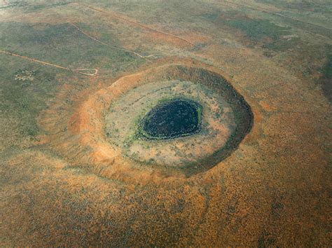 3.5 billion-year-old crater created by meteorite impact found in ...