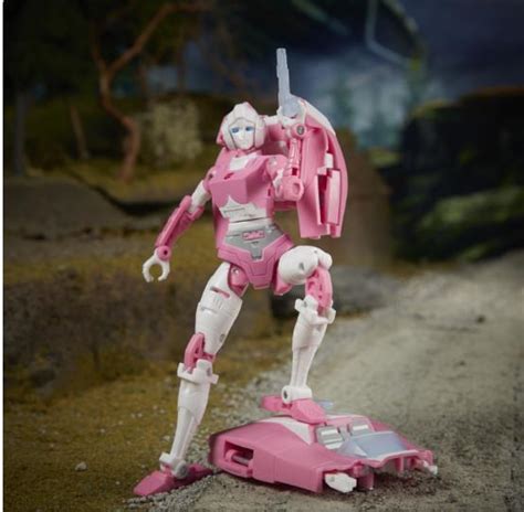 Buy Transformers Arcee Autobot Earthrise War for Cybertron Hasbro ...