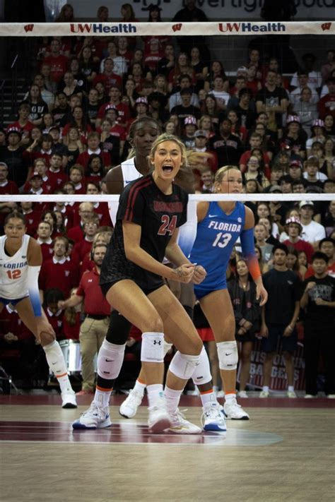 Football: Badgers bulldoze Blue Raiders in 42-10 victory - The Badger ...