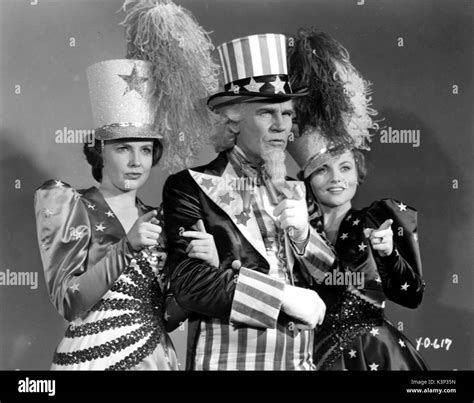 YANKEE DOODLE DANDY [US 1942] JOAN LESLIE, WALTER HUSTON, JEANNE CAGNEY ...