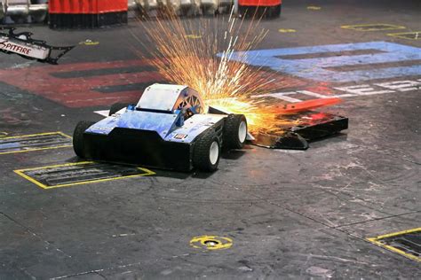 Top Bots Face Off in Epic BattleBots Champions Competition | Discovery