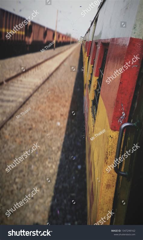 Indian Local Train 的图像结果