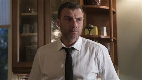 Watch Ray Donovan Season 5 Episode 3: Dogwalker - Paramount+