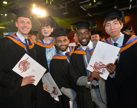 DMU Live Stream Graduation 的图像结果