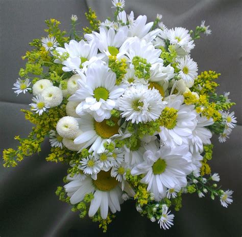 Sandra's Flower Studio: Daisy bouquets and buttonholes