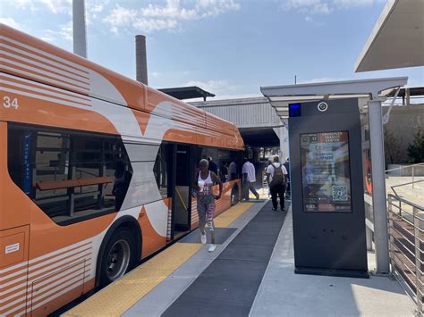 Bus Inside 的图像结果