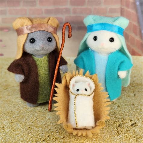 Calico Critters Christmas Nativity Scene | Color: Blue/Brown | Size ...