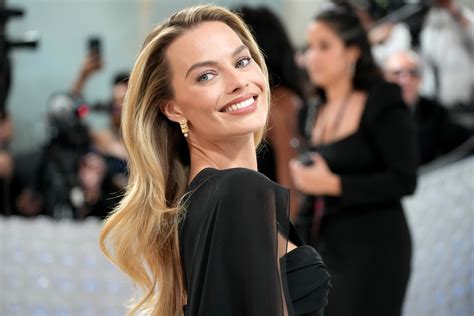 Celebrity Margot Robbie Net Worth, Bio, Age, Height, Movies, and Fun ...