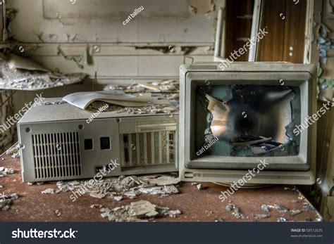 Computer Destruction 的图像结果