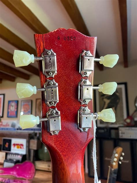 Gibson Serial Number Lookup | Find Your Guitar's Age & Value