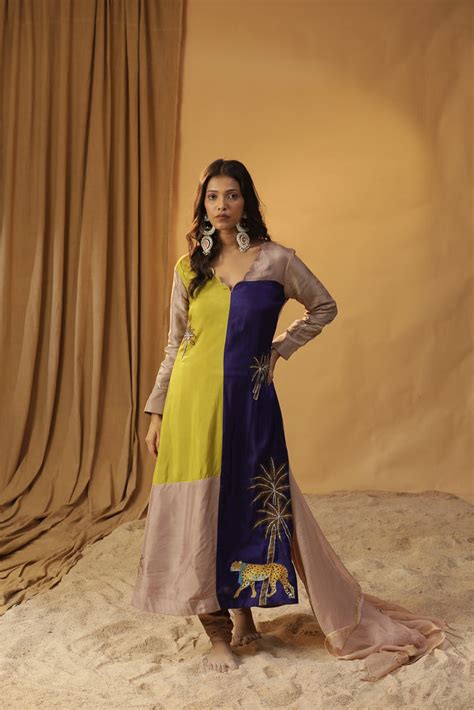 Explore Elegant Indian Ethnic Attire Online – Arpita & Sulakshana