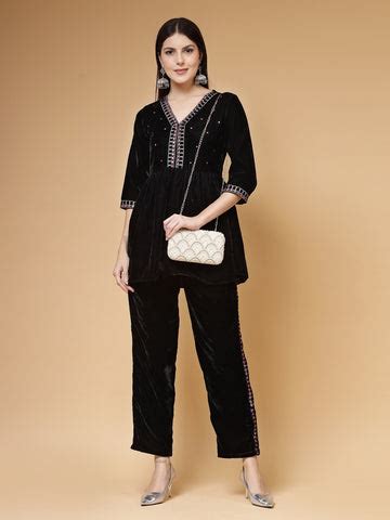 Adorn Off White Pearl Embellished Corduroy Clutch – Anekaant