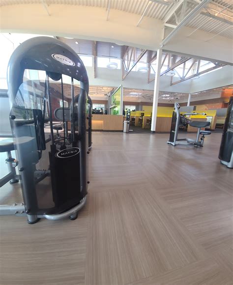 LA FITNESS - 905 US-1, Edison NJ - Hours, Directions, Reviews - Loc8NearMe