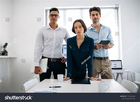 Business People Standing 的图像结果