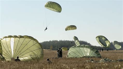 173rd paratroopers jump en masse | Article | The United States Army