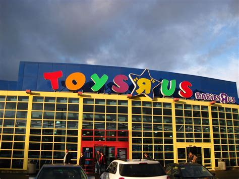 Toys "R" Us tells customer: We must scan your driver