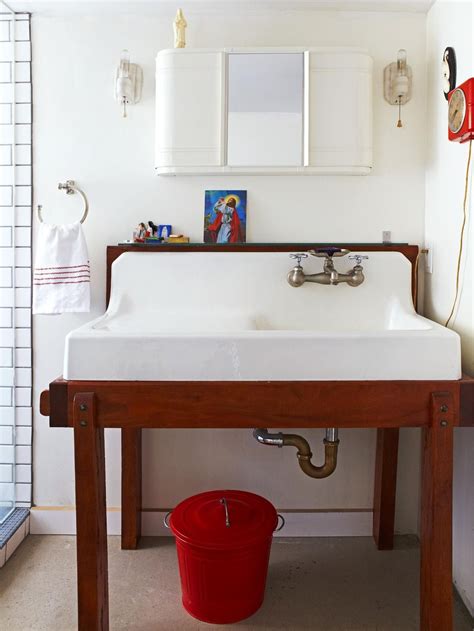 Vintage Kitchen Sinks: Adding A Touch Of Old-Fashioned Charm To Your ...