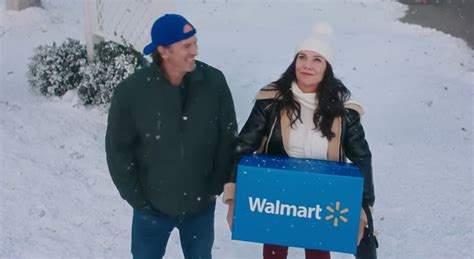 Girls at Walmart 的图像结果