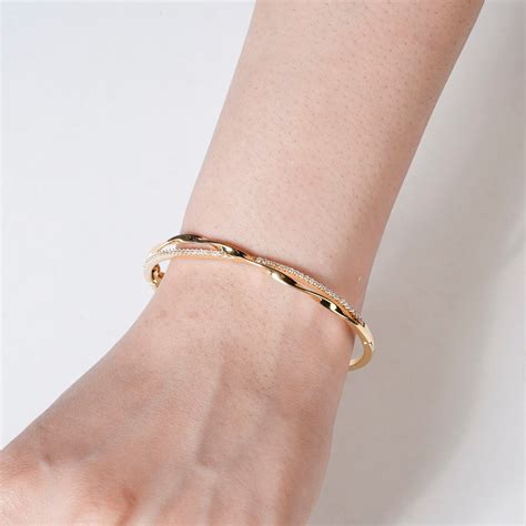 Bracelet Online - Premium Twisted Infinity Gold Bracelet | Nestasia