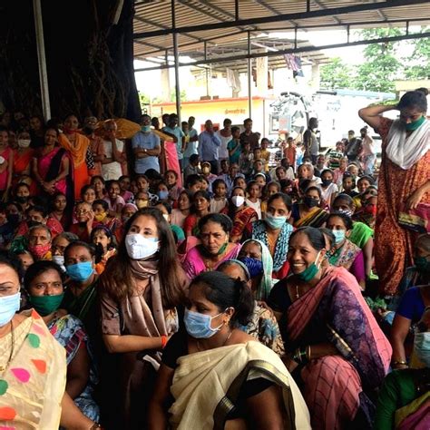 Urmila Matondkar seeks to spread cheer in flood-ravaged Maha hamlets