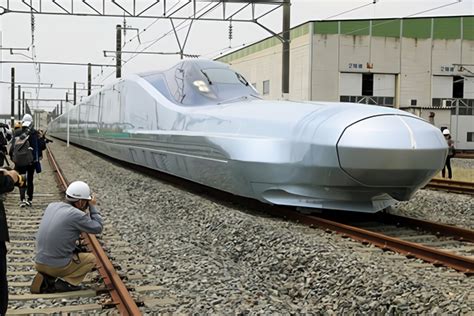 这“鼻子”真长！世界最快子弹头列车被曝在东京测试，运行时速可达360公里_凤凰网