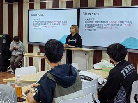 商务英语系大二学生到武汉东湖综合保税区进行认知实习-武汉晴川学院外国语学院