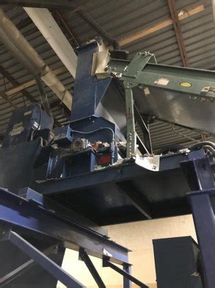 Balemaster Horizontal Auto Tie Baler with shredder Model: 4450-G-10 IN ...