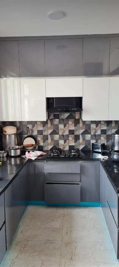 Kitchen, Storage Designs by Interior Designer iva solution, Delhi | Kolo