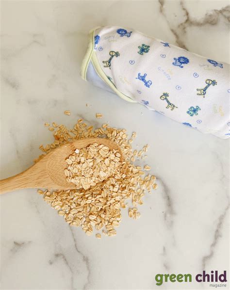 How to Make a Homemade Oatmeal Bath for Babies