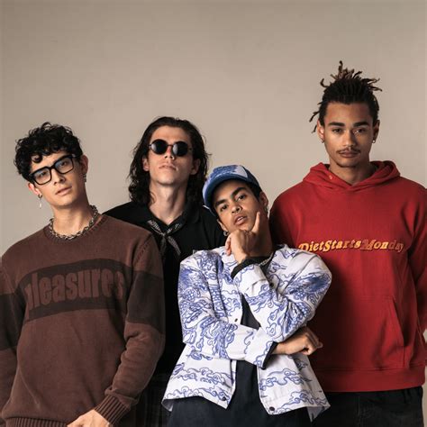 Weverse PRETTYMUCH Community