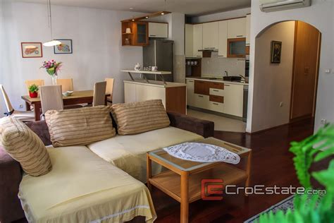 Hrvatska,Split center - Trosoban apartman u centru Splita, za duži najam