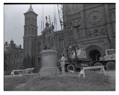 Statue of Joseph Henry - Clio