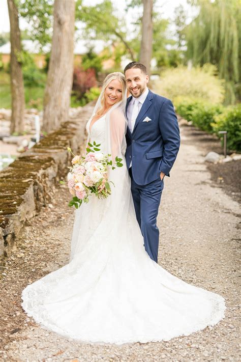 Swan Lake Event Center Wedding | Kendra + Rob - Hailey Lauren Photography