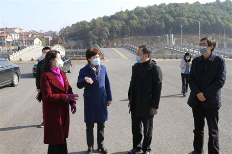 学习二十大｜点亮学子匠心梦 巾帼劳模走进岳阳职院、湖南民院-岳阳市总工会